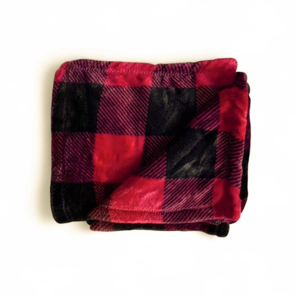 Wondershop Plush Red & Black Plaid Throw Blanket
